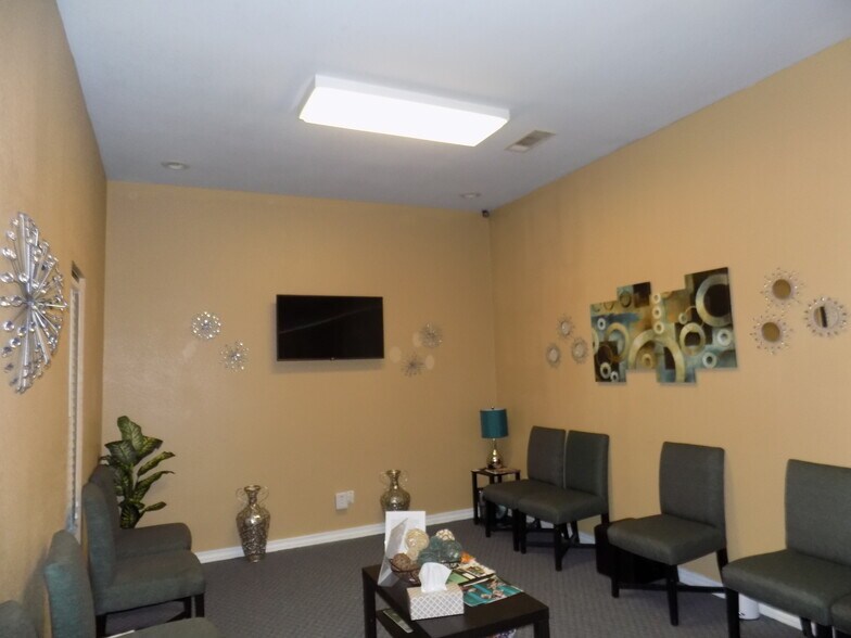 More Photos Of 315 S Cockrell Hill Rd, Duncanville Medical For Lease