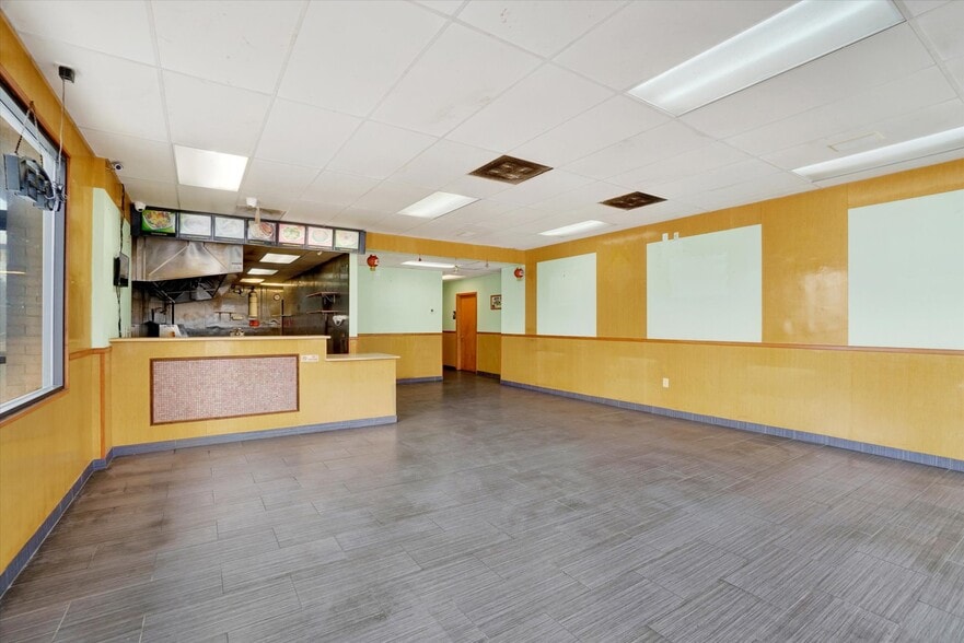 More Photos Of 1938 W Market St, York Freestanding For Sale