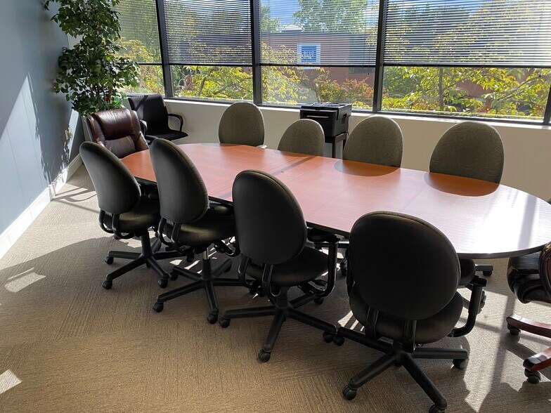 More Photos Of 45640 Willow Pond Plz, Sterling Office For Lease