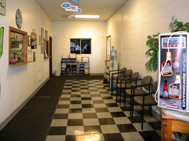 More Photos Of 1544 12th Ave, Longview Auto Repair For Sale