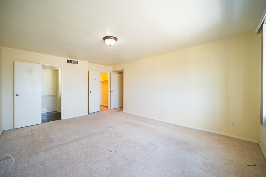 More Photos Of 17100 Van Aken Blvd, Cleveland Apartments For Sale