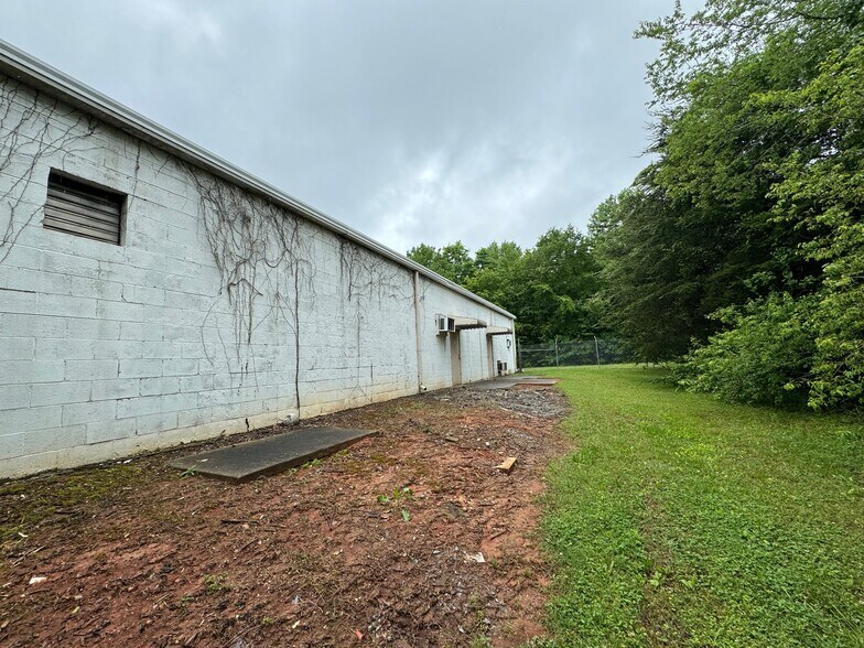 More Photos Of 994 Rhyne Rd, Clover Light Manufacturing For Sale