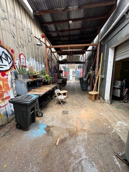 More Photos Of 3707-3711 Medford St, Los Angeles Manufacturing For Lease