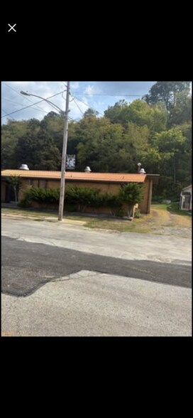 More Photos Of 600 6th Ave, Ford City Office For Sale