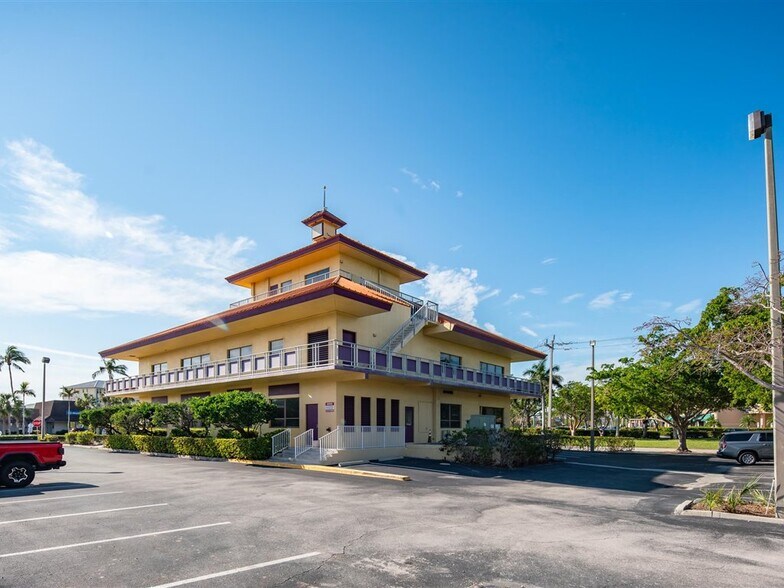 More Photos Of 900 N Collier Blvd, Marco Island Medical For Sale