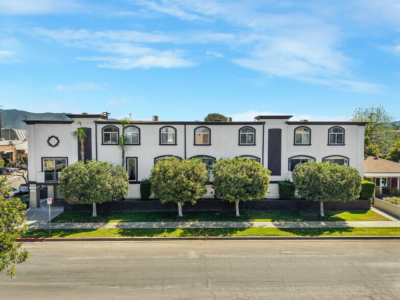 Primary Photo Of 5330 Satsuma Ave, North Hollywood Apartments For Sale
