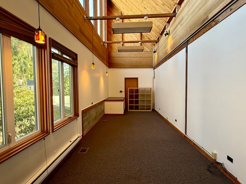 More Photos Of 1158 High St, Eugene Office For Lease