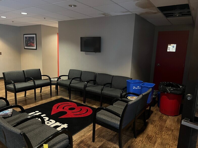 More Photos Of 13320 Metro Pky, Fort Myers Movie Radio TVStudio For Lease