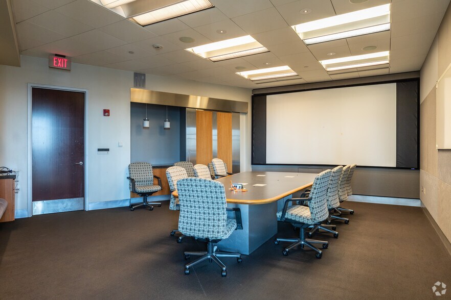 More Photos Of 175 E 2nd St, Tulsa Office For Lease