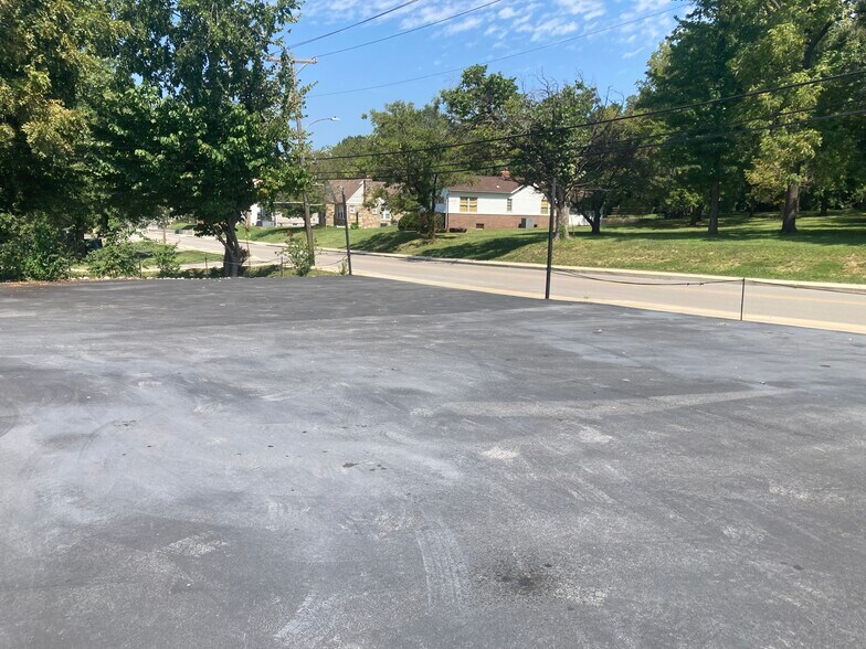 More Photos Of 520 Kitchell Ave, Saint Clair Auto Dealership For Sale