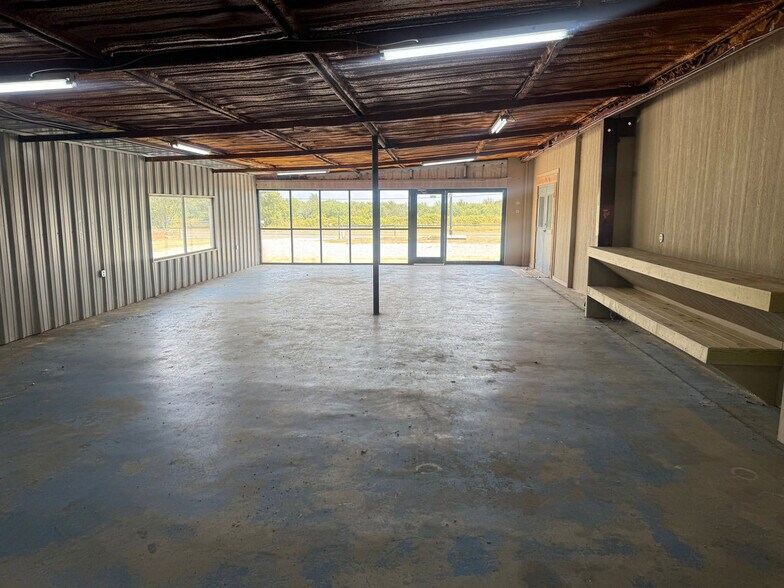 More Photos Of 4737 TX-91, Denison Showroom For Lease