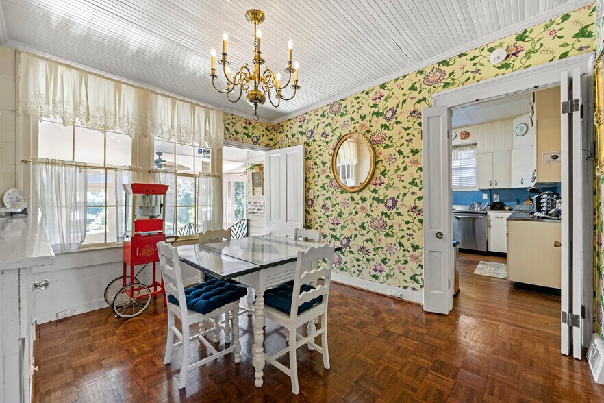 More Photos Of 132 E College St, Griffin Hospitality For Sale