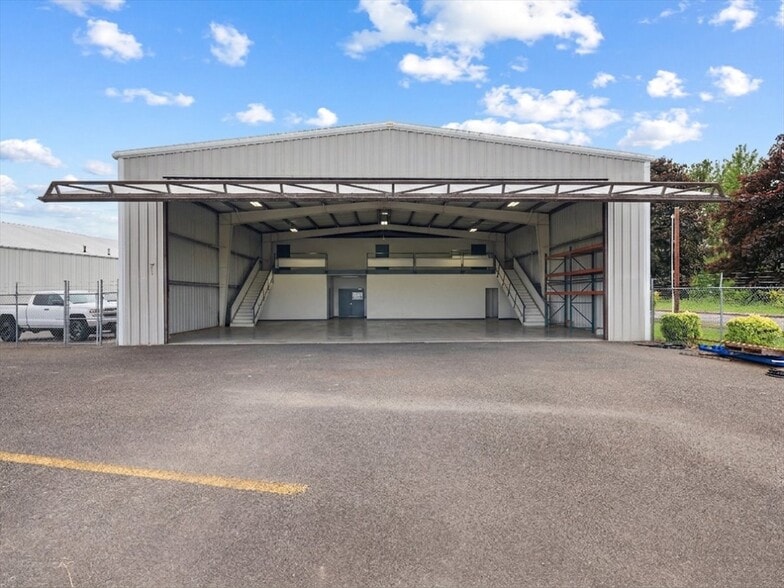More Photos Of 2545 Aerial Way SE, Salem Warehouse For Sale