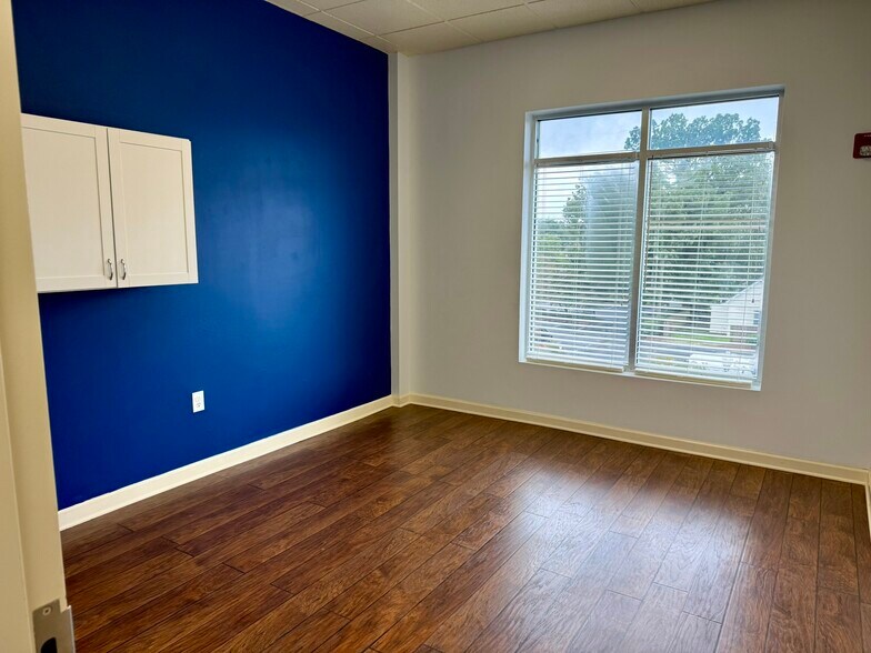 More Photos Of 101 E Market St, Smithfield Office For Lease