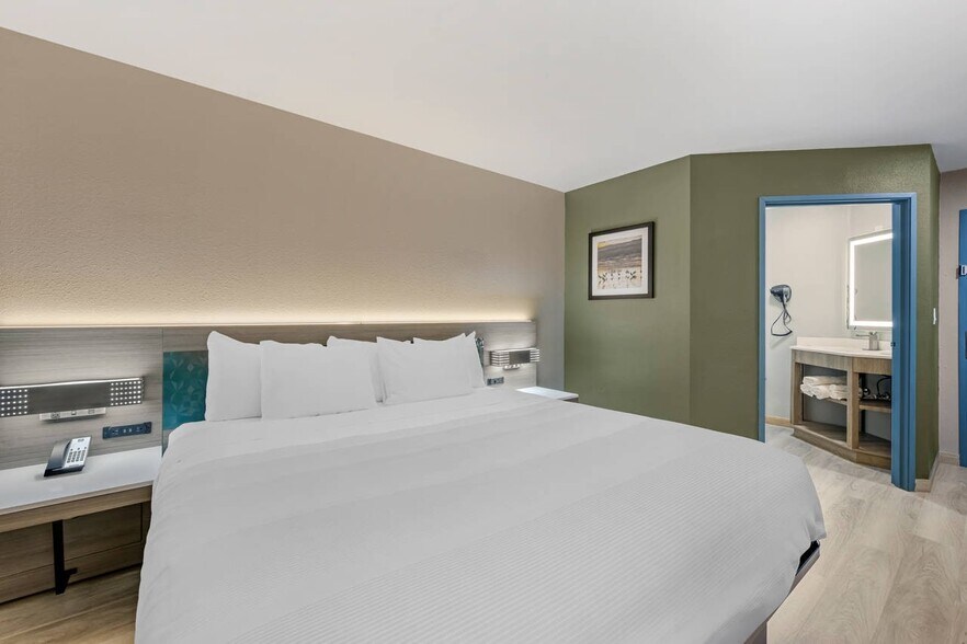 More Photos Of 412 US-70, Ruidoso Hotel For Sale