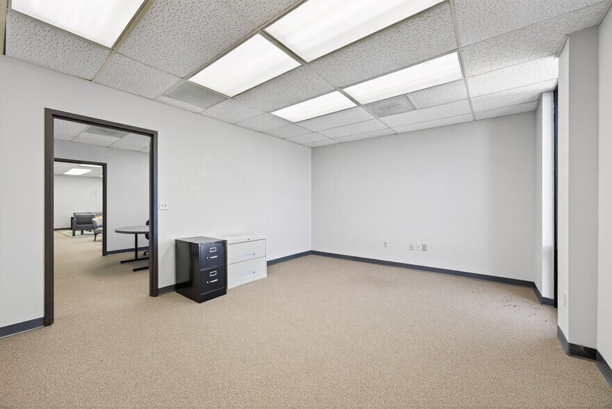 More Photos Of 1370 Dublin Rd, Columbus Office For Lease