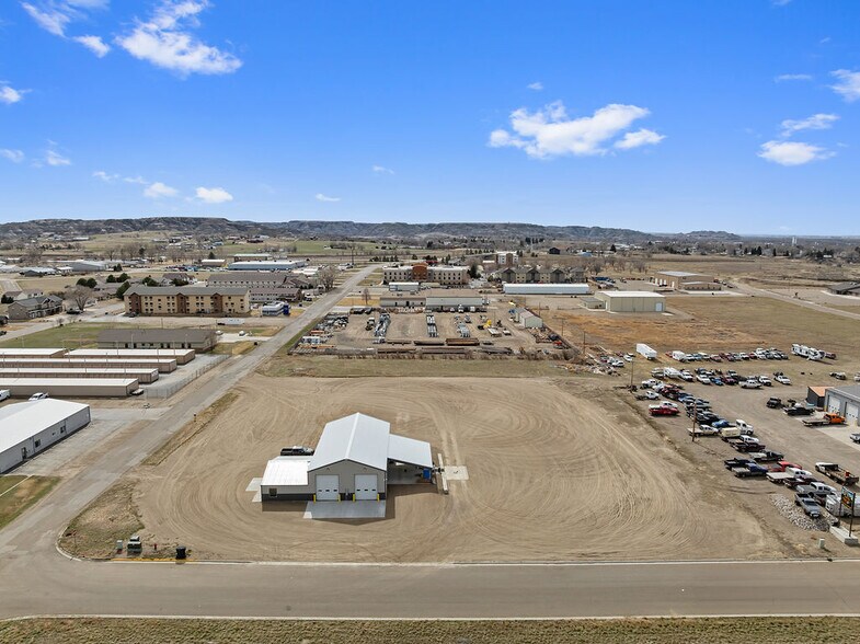 More Photos Of 2051 2051 N Merrill Ave ave, Glendive Industrial For Lease