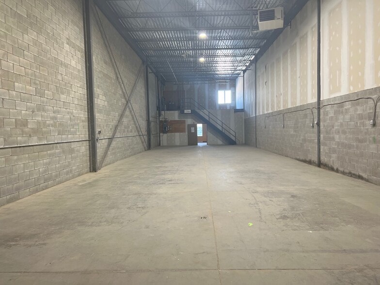 More Photos Of 1300-1360 Rue Louis-Marchand, Beloeil Warehouse For Sale