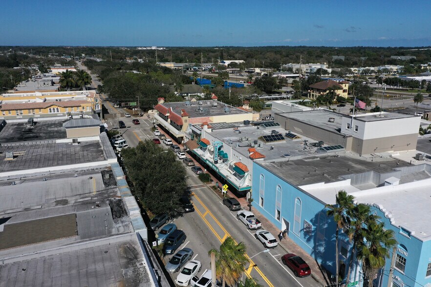 More Photos Of 2045 14th Ave, Vero Beach Office Residential For Sale