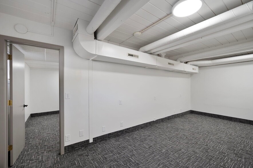 More Photos Of 4740 N 42nd Ave, Golden Valley Freestanding For Lease