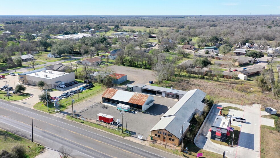 More Photos Of 710 S May St, Madisonville General Retail For Sale