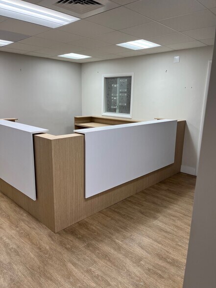 More Photos Of 4675 Ponce de Leon Blvd, Coral Gables Medical For Lease