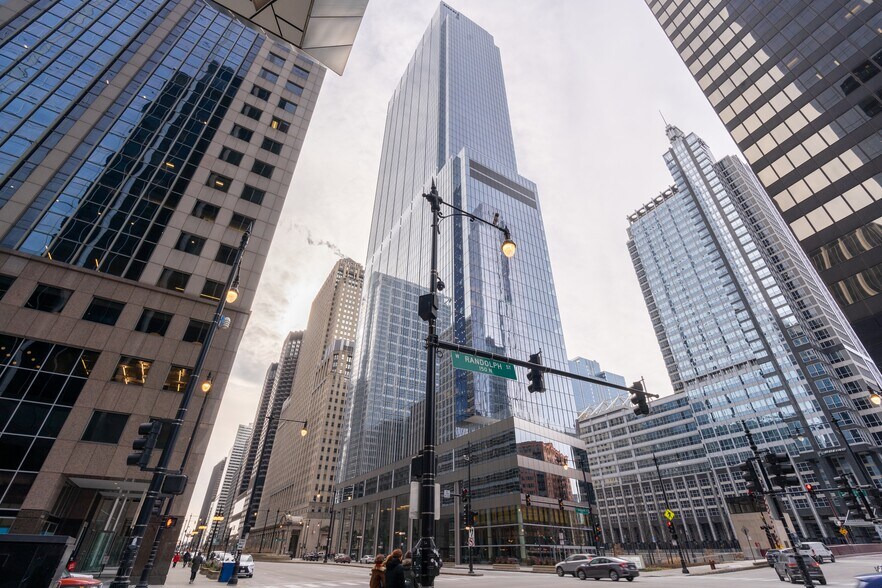 More Photos Of 110 N Wacker Dr, Chicago Coworking Space