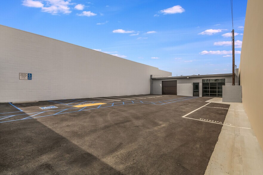 More Photos Of 633 Hindry Ave, Inglewood Warehouse For Sale