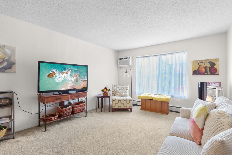 More Photos Of 2365 Tech Dr, Bettendorf Apartments For Sale