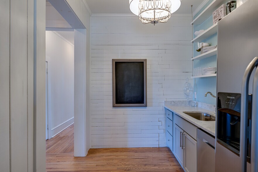 More Photos Of 360 E Main St, Canton Office Residential For Lease