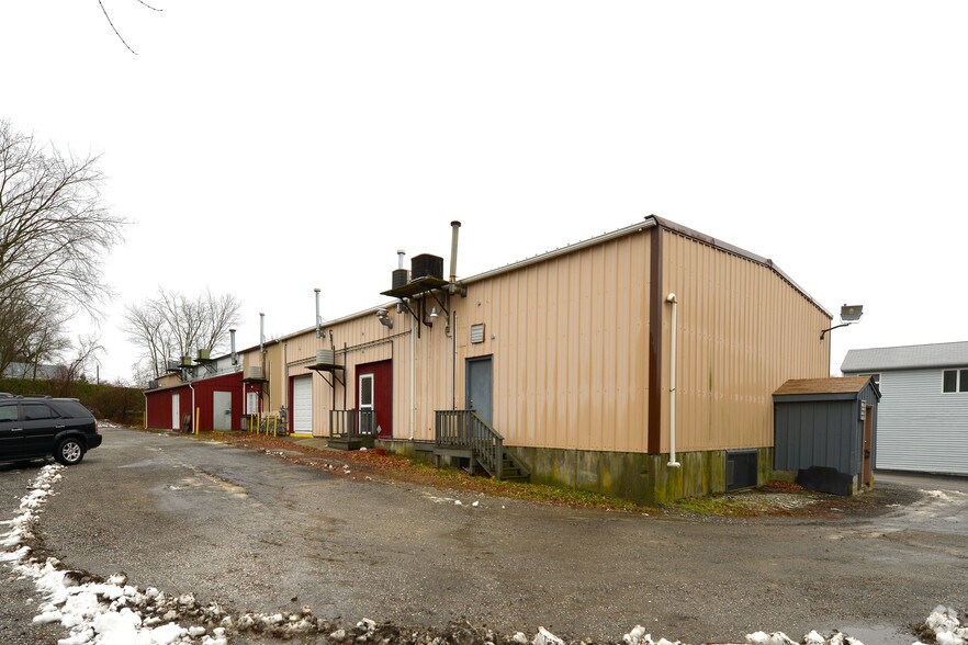 More Photos Of 628 Metacom Ave, Warren Storefront For Sale