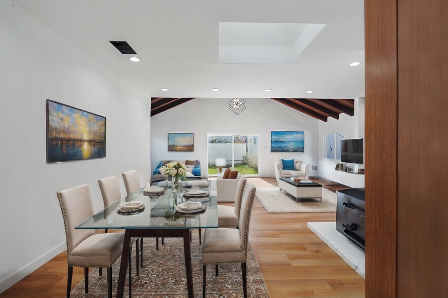 More Photos Of 20336 Cantara St, Winnetka Apartments For Sale