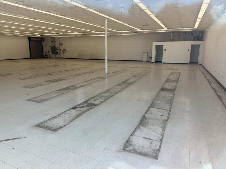 More Photos Of 4461 S Sheridan Rd, Tulsa Freestanding For Sale