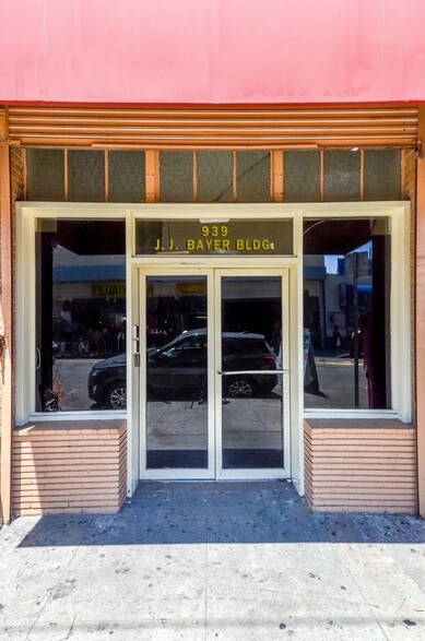 More Photos Of 937-939 S Maple Ave, Los Angeles Warehouse For Lease