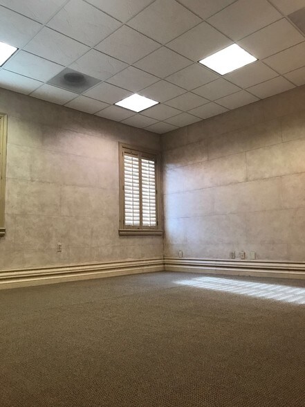 More Photos Of 5974 Silver Springs Dr, El Paso Office For Lease