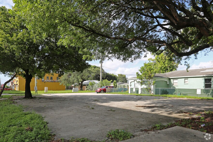 More Photos Of 5006 NW 27th Ave, Miami General Retail For Lease