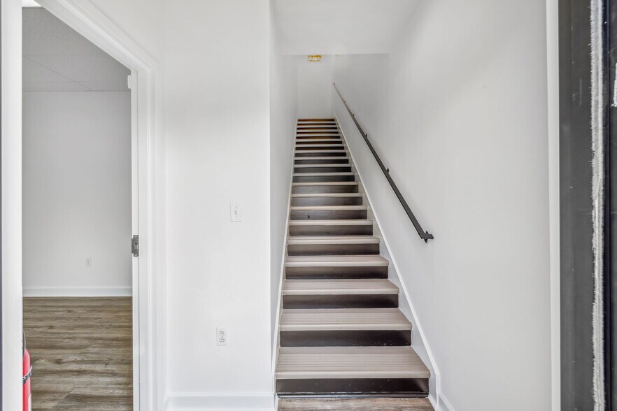 More Photos Of 106 Mission Ct, Franklin Office For Sale