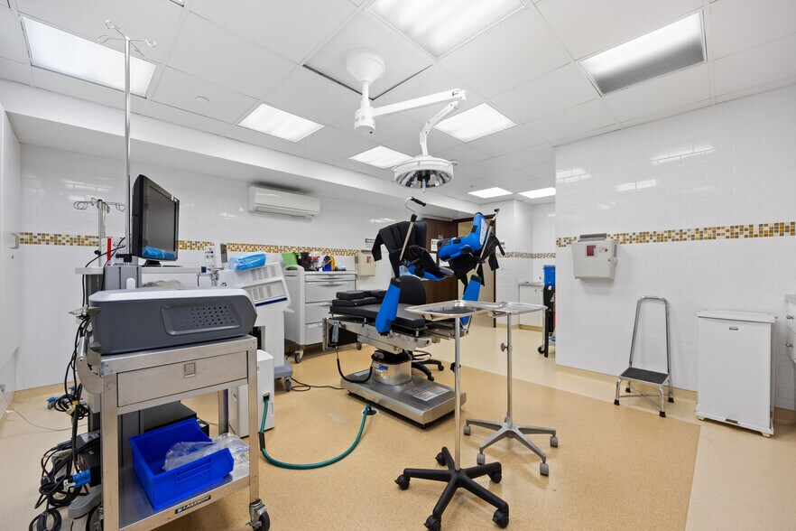 More Photos Of 7210 13th Ave, Brooklyn Office For Sale