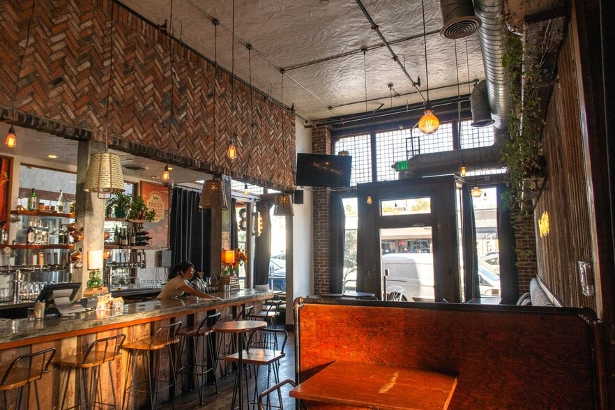 More Photos Of 1700-1712 1/2 W Sunset Blvd, Los Angeles Apartments For Lease