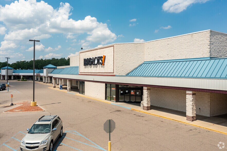 More Photos Of 4157-4245 E Court St, Burton Department Store For Sale