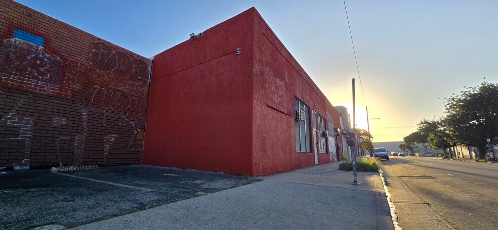 Primary Photo Of 1137 E Pico Blvd, Los Angeles Warehouse For Lease