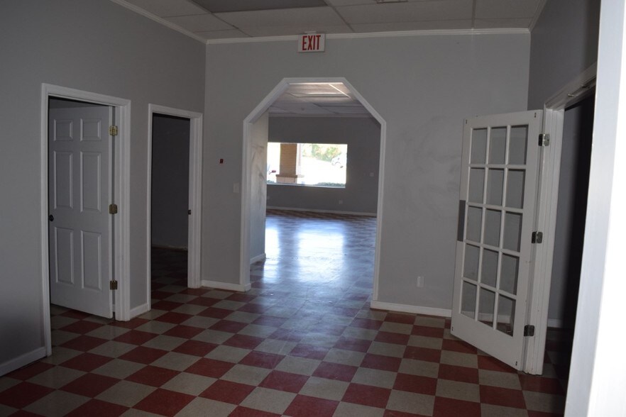 More Photos Of 875 Union St, Shelbyville Storefront Retail Office For Sale