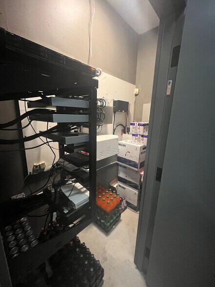 More Photos Of 527 Mary Esther Blvd, Fort Walton Beach Storefront For Lease