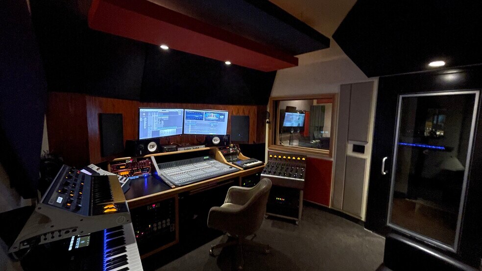 More Photos Of 302 Oceanside Blvd, Oceanside Service For Sale