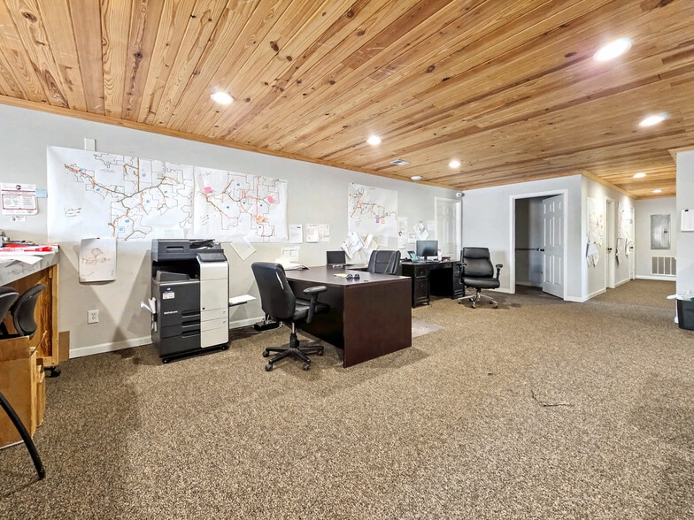More Photos Of 155 Liberty Rd, Villa Rica Warehouse For Lease
