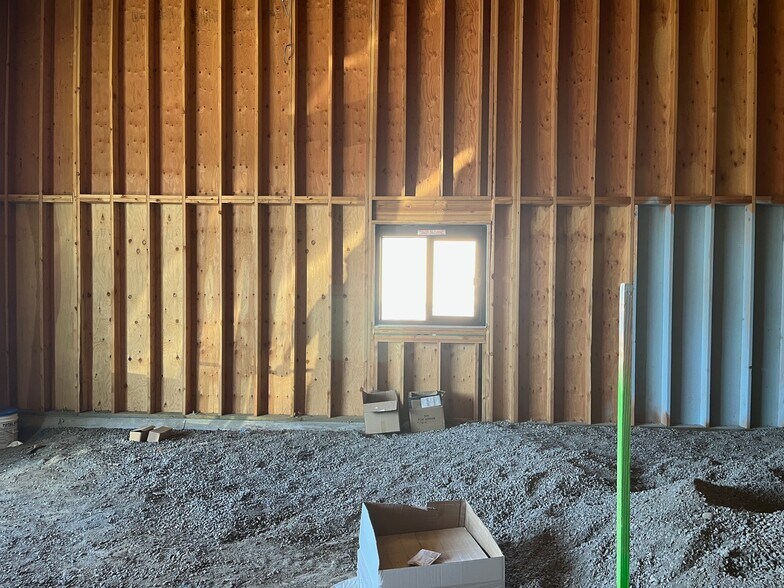 More Photos Of 1450 Bombing Range Rd, West Richland Storefront For Lease