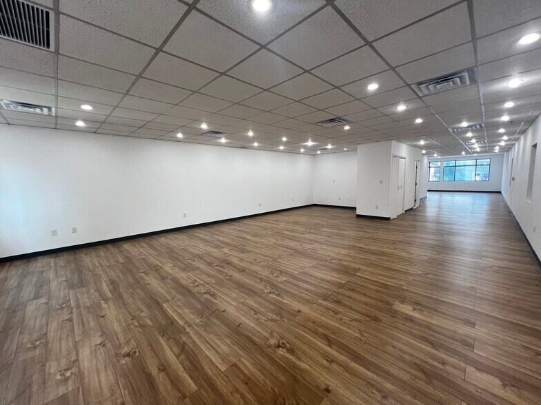More Photos Of 13681 Roosevelt Ave, Flushing Office For Lease