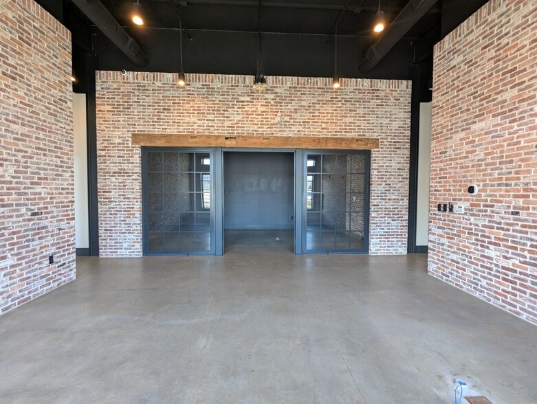More Photos Of 91 S College St, Statesboro Warehouse For Sale