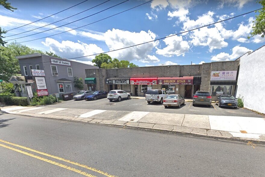 Primary Photo Of 2110 Clove Rd, Staten Island Storefront Retail Office For Sale