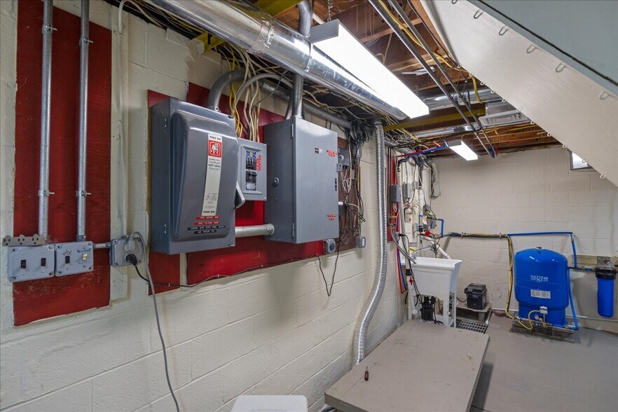 More Photos Of 563 Deep Run Rd, Perkasie Contractor Storage Yard For Sale